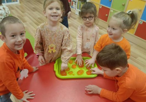 Dyniowe przygody Elfów i Biedronek