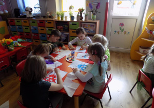 Lena, Hania, Zosia, Marysia, Kornelia i Piotruś.