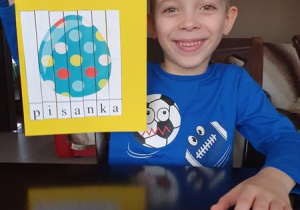 Pisanka Radka ułożona z puzzli.