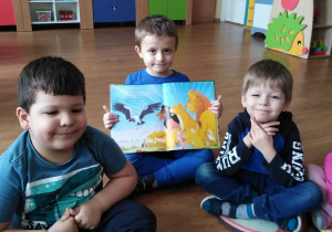 Adrian, Jaś i Mikołaj polubili bajkę o "Królu Lwie"