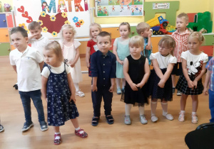 Dzieci z grupy Biedronki podczas występu.