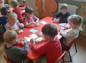 "Jeż" z masy solnej- projekt edukacyjny "Zabawa sztuką"