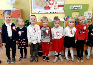Dzieci z grupy "Biedronki" w swojej sali.
