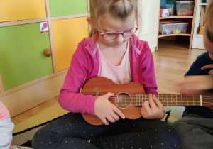 Ola gra na ukulele