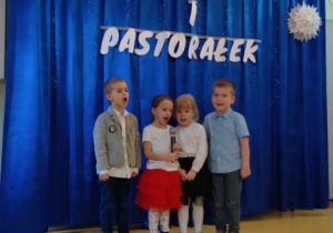 Idalia,Gabrysia,Kuba i Piotrek podczas występu.