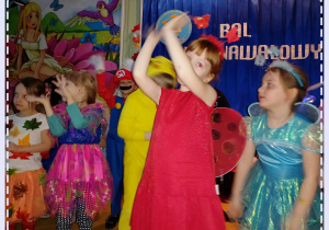 Idalia, Weronika, Zlata i Basia prezentują swój taniec