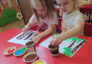 Dzieci malują park jurajski