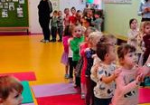 Zabawa ruchowa '' Jedzie pociąg"