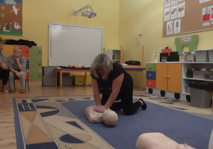 Ćwiczenie masażu serca w praktyce- p. Dorota.