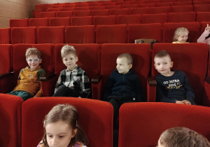 Jaś, Mikołaj, Filip i Antoś w teatrze