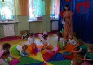 Dzieci w układzie tanecznym " Motyle".