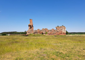 Ruiny zamku w Besiekierach.