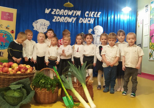 Dzieci z grupy Biedronki podczas uroczystości