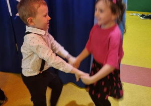 Jeremi i Nadia tańczą