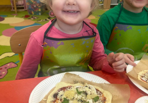 Alinka i jej pizza.