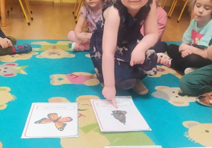Dzieci poznają cykl rozwojowy motyla