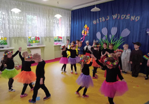 dzieci z grupy Biedronki podczas występu