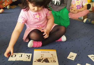Dzieci ćwiczą analizę i syntezę głoskową na przykładach zwierząt hodowlanych