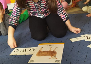 Dzieci ćwiczą analizę i syntezę głoskową na przykładach zwierząt hodowlanych