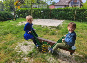 Wyjście na plac zabaw przedszkolny.