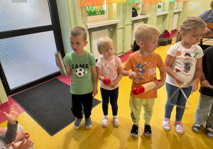 Alinka grała na instrumencie.