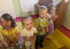 Julka L, Ola, Adaś W i Alicja bardzo chętnie uczestniczyły w audycji.