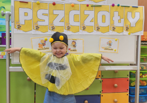 Ola jako pszczółka.