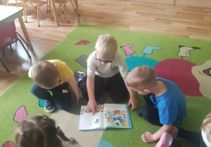 Lucjan ze swoją ulubioną książką.
