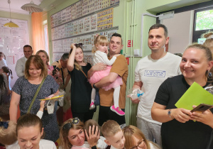 Wręczenie upominków dla Rodziców.