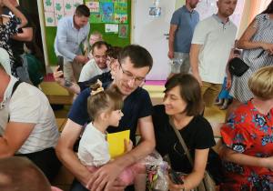 Wręczenie upominków dla Rodziców.