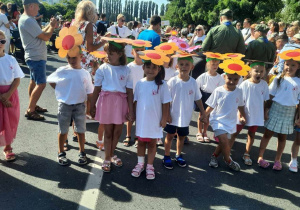Dzieci podczas parady
