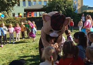 Zabawy z prześlicznym kotkiem.