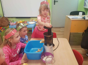 "Robimy smaczny i zdrowy sok jabłkowy."