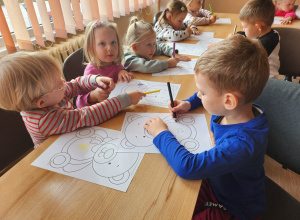 Z wizyta w Bibliotece Pedagogicznej na zajęciach pt,,Dzień Pluszowego Misia"