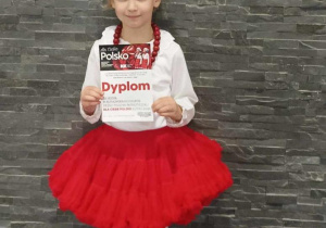 Łucja z dyplomem.