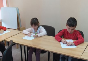 Dzieci na warsztatach w Bibliotece Pedagogicznej w Kutnie