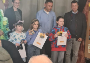 Marysia wśród nagrodzonych w konkursie plastycznym.