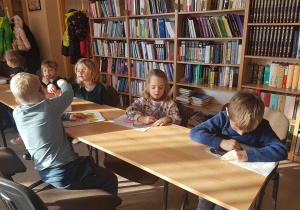 Warsztaty w bibliotece.