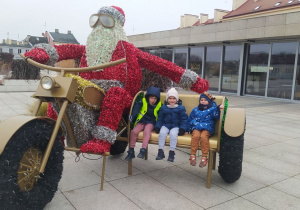 Dzieci w drodze na warsztaty