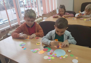 Warsztaty świąteczne w Bibliotece Pedagogicznej.