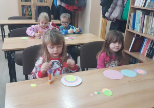 Warsztaty świąteczne w Bibliotece Pedagogicznej.