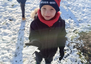 Zabawy na śniegu i ze śniegiem w ogrodzie przedszkolnym.