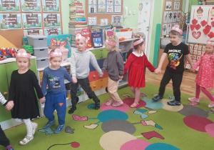 Wspólna zabawa z dziećmi z grupy Biedronki.