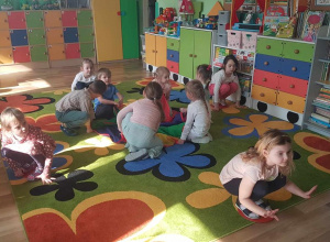 " Teatr z Calineczką" w ramach Kutnowskich Grantów Oświatowych " Sięgaj, gdzie wzrok nie sięga"