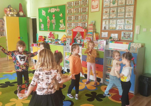 "Teatr z Calineczką".