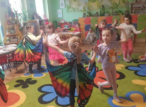 " Teatr z Calineczką" w ramach Kutnowskich Grantów Oświatowych " Sięgaj, gdzie wzrok nie sięga"