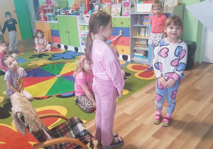 " Teatr z Calineczką" w ramach Kutnowskich Grantów Oświatowych " Sięgaj, gdzie wzrok nie sięga"
