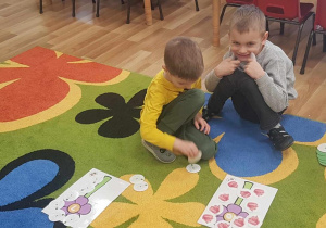 "Wiosenne kwiaty "-zabawa matematyczna .