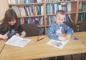 Warsztaty wielkanocne w Bibliotece Pedagogicznej.