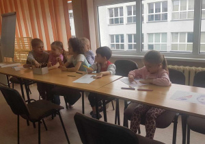 Warsztaty wielkanocne w Bibliotece Pedagogicznej.